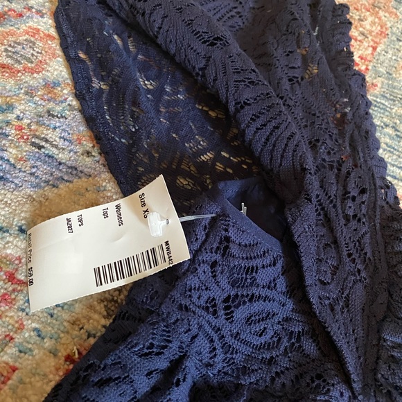 Hinge Blue Lace Top. - Picture 8 of 11